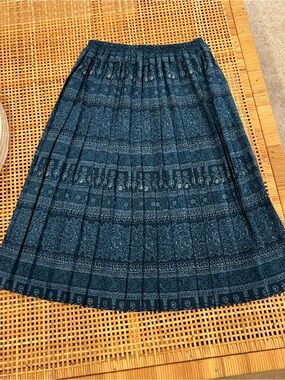 Vintage Leslie Fay Dark Teal Blue Patterned Midi Skirt. Size 14p RUNS SMALL